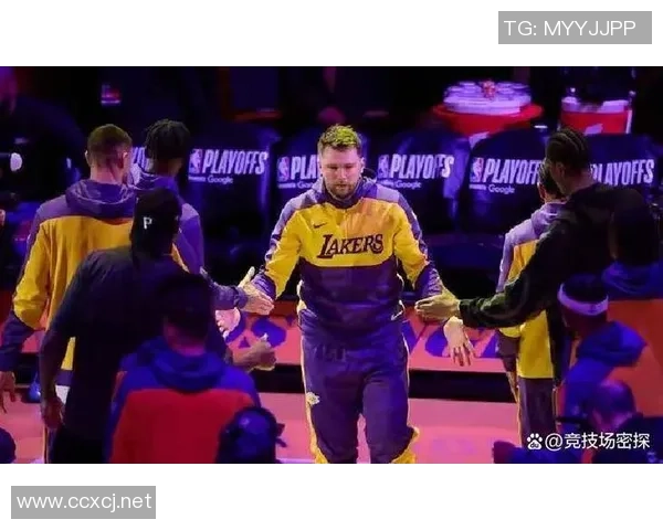 爵士队与湖人队精彩对决回放全场精彩瞬间回顾与分析